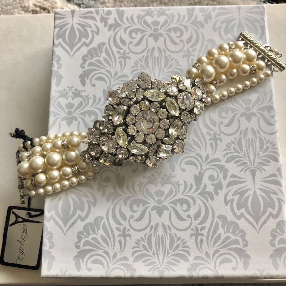 Haute Bride B628 Pearl Bracelet